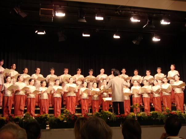  Paduan  Suara  Unpar Juara di Kompetisi Folksong Choirs 2010 